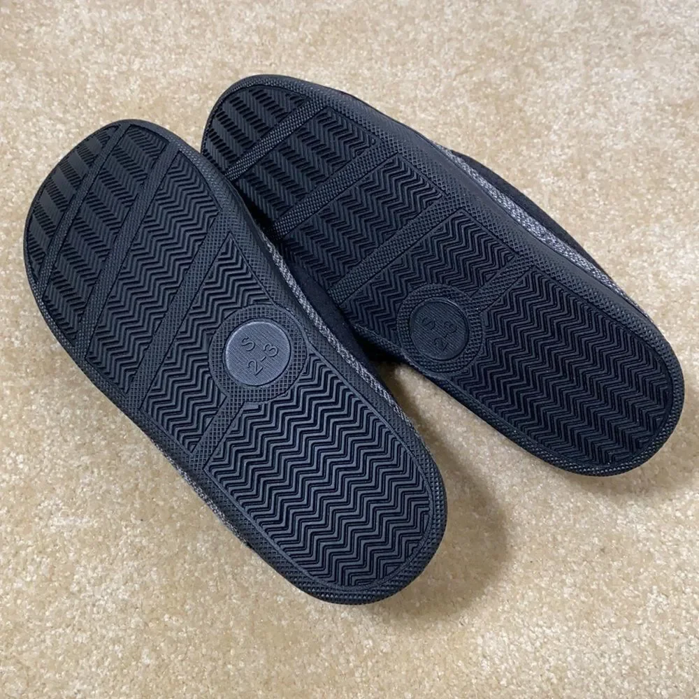 Hanes Boys Comfort Soft Memory Foam Slippers Size Small 2-3
